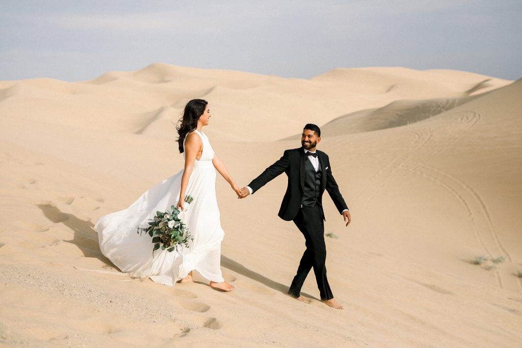 carrie mcguire photography temeucla engagement and wedding photographer engagement shoot at imperial sand dunes in Glamis california