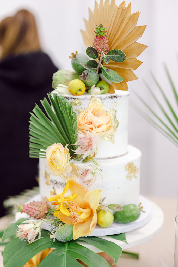 ROMANTIC WEDDING CAKE INSPIRATION IDEAS FOR 2021 tropical