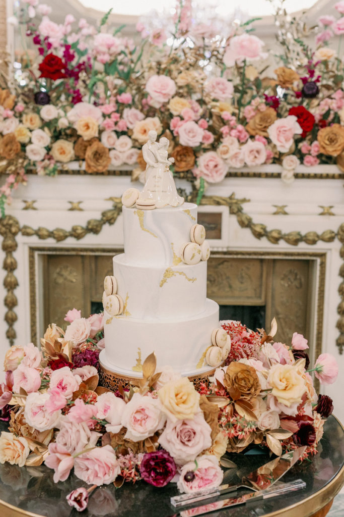ROMANTIC WEDDING CAKE INSPIRATION IDEAS FOR 2021